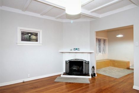 Photo of property in 4 Fruitvale Road, New Lynn, Auckland, 0600