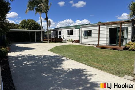 Photo of property in 11 Second Avenue, Glenbrook, Waiuku, 2681