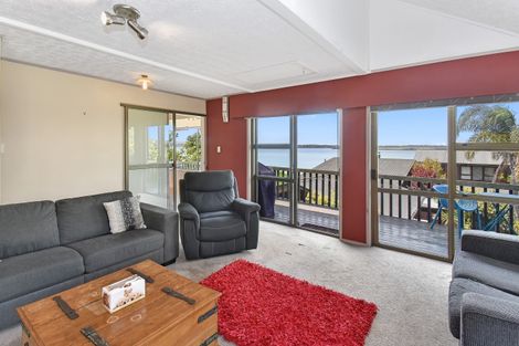 Photo of property in 13a Lawson Way, Weymouth, Auckland, 2103