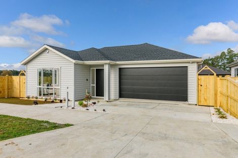 Photo of property in 16 Ropere Street, Kumeu, 0810