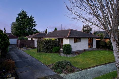 Photo of property in 22 Broadfell Avenue, Avonhead, Christchurch, 8042
