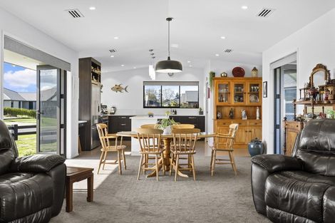 Photo of property in 2 Clifford Close, Leamington, Cambridge, 3432