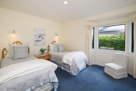 Photo of property in 16 Cloake Way, Palmerston North, 4414