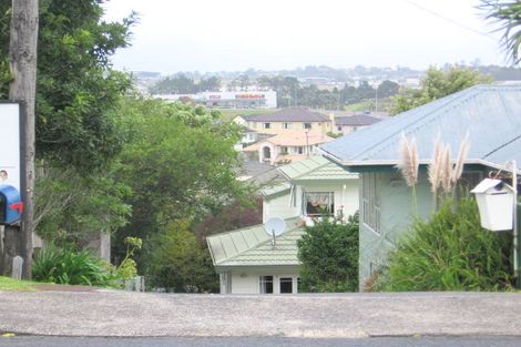 Photo of property in 1/32 Spencer Road, Pinehill, Auckland, 0632