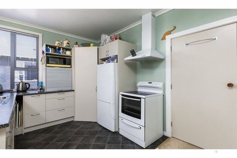 Photo of property in 70 Rhodes Street, Waimate, 7924