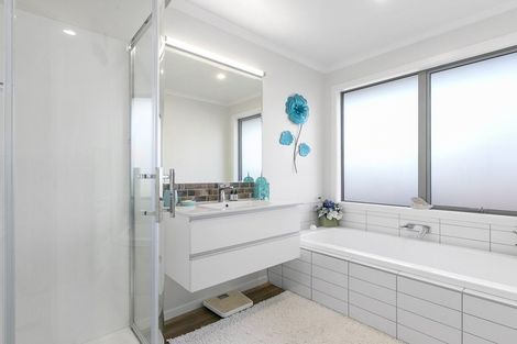 Photo of property in 33 Silver Springs Boulevard, Mosgiel, 9024