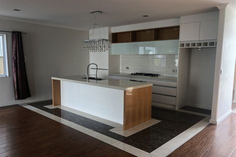 Photo of property in 21d Stamford Crescent, Flat Bush, Auckland, 2019