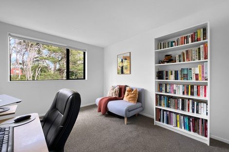 Photo of property in 31 Tokai Place, Glen Eden, 0602