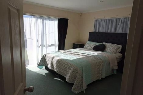 Photo of property in 12 Gunner Drive, Te Atatu Peninsula, Auckland, 0610