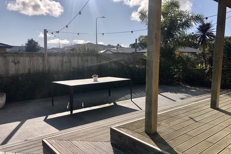 Photo of property in 10 Umu Place, Mangere, Auckland, 2022