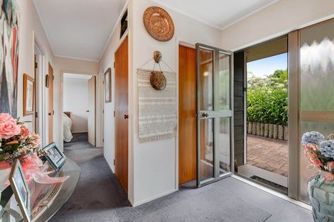 Photo of property in 18 Rimu Road, Stanmore Bay, Whangaparaoa, 0932