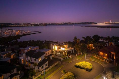 Photo of property in 28 Mansion Court, West Harbour, Auckland, 0618
