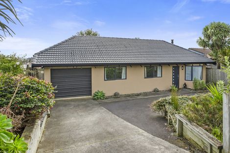 Photo of property in 20 Collingwood Road, Waiuku, 2123