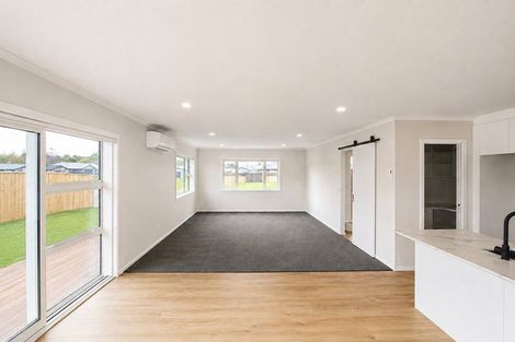 Photo of property in 19 Hawera Avenue, Levin, 5510