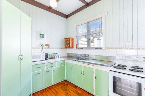 Photo of property in 8 Nikau Street, New Lynn, Auckland, 0600