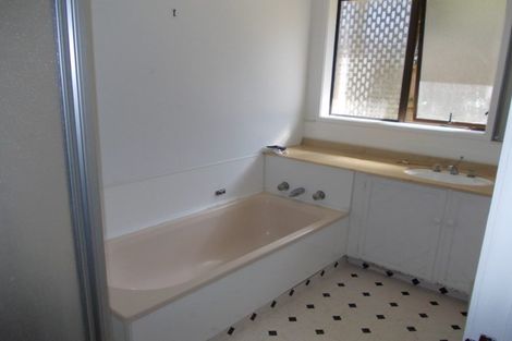 Photo of property in 58 Kurnell Drive, Botany Downs, Auckland, 2010