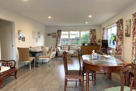Photo of property in 2/329 Botany Road, Golflands, Auckland, 2013