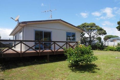 Photo of property in 48 Norfolk Crescent, Otaki Beach, Otaki, 5512
