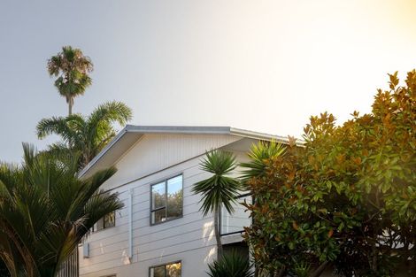 Photo of property in 7 John Dee Crescent, Red Beach, 0932