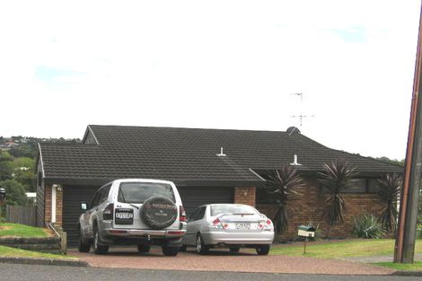 Photo of property in 25 Avonleigh Road, Green Bay, Auckland, 0604