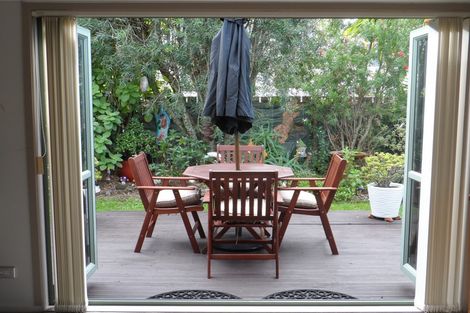 Photo of property in 2/14 Knott Road, Stanmore Bay, Whangaparaoa, 0932