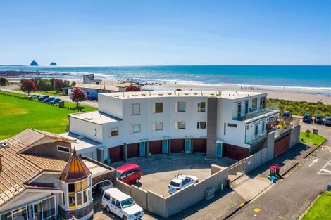 Photo of property in Weekeston Apartments, 2 Nobs Line, Strandon, New Plymouth, 4312