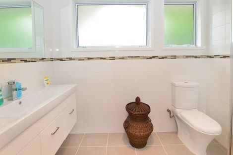 Photo of property in 82 Luckens Road, West Harbour, Auckland, 0618