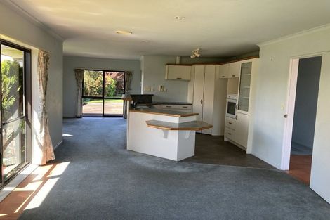 Photo of property in 35 Waiwherowhero Drive, St Andrews, Hamilton, 3200