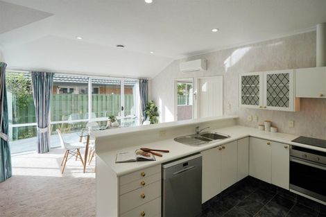 Photo of property in 33 Peer Street, Upper Riccarton, Christchurch, 8041