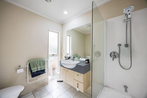Photo of property in 4 Applebox Lane, Henderson, Auckland, 0612