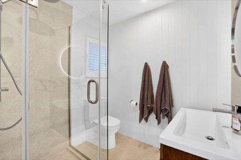 Photo of property in 8a Tipau Street, Torbay, Auckland, 0630