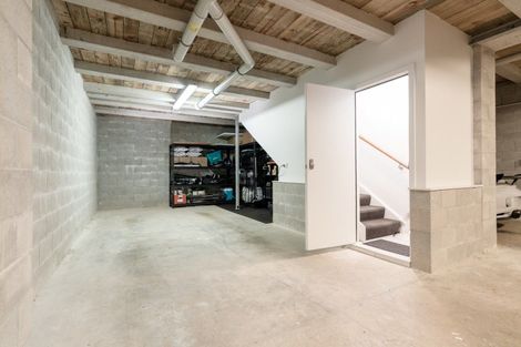 Photo of property in 2/50 Mandalay Terrace, Khandallah, Wellington, 6035