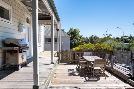 Photo of property in 27 Napier Terrace, Hospital Hill, Napier, 4110