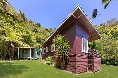Photo of property in 19 Tombleson Road, Lake Rotoma, Rotorua, 3074