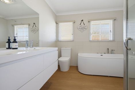 Photo of property in 35 Fitzroy Avenue, Fitzroy, Hamilton, 3206