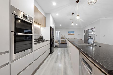 Photo of property in 111 Oteki Park Drive, Welcome Bay, Tauranga, 3112