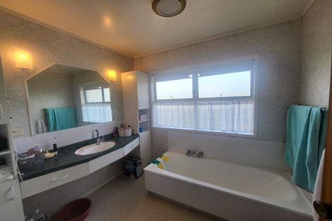 Photo of property in 5 Elizabeth Place, Mairangi Bay, Auckland, 0630