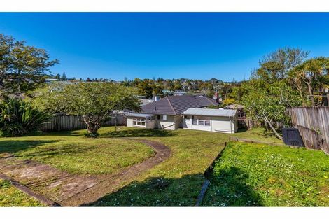 Photo of property in 2/3 Caribbean Drive, Unsworth Heights, Auckland, 0632