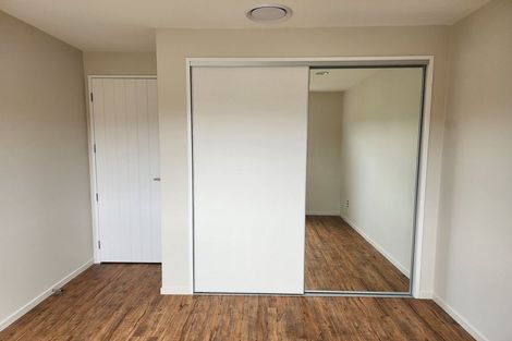 Photo of property in 22f Totaravale Drive, Totara Vale, Auckland, 0629