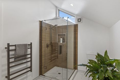 Photo of property in 250c Courtenay Street, Strandon, New Plymouth, 4312