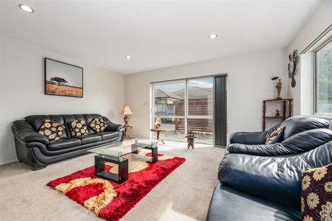 Photo of property in 1c Babich Road, Henderson Valley, Auckland, 0614