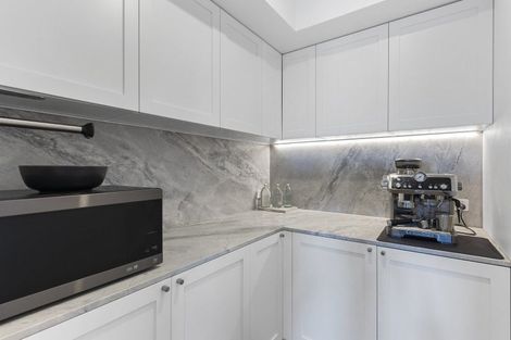 Photo of property in 87 Sylvan Avenue, Northcote, Auckland, 0627