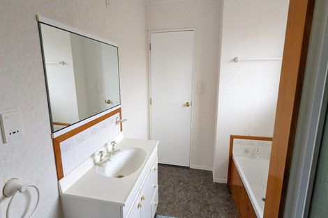 Photo of property in 4 Royal Oak Drive, Kelvin Grove, Palmerston North, 4414