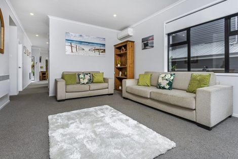Photo of property in 25 Cavalli Road, Long Bay, Auckland, 0630