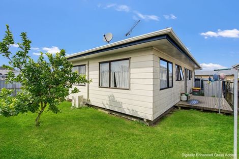 Photo of property in 2/31 Solveig Place, Randwick Park, Auckland, 2105