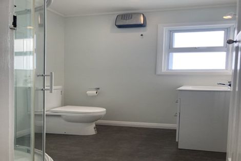 Photo of property in 17 Queens Drive, Kilbirnie, Wellington, 6022