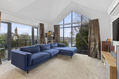 Photo of property in 2/4 Idyll Place, Northcross, Auckland, 0632