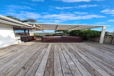 Photo of property in 3 The Terrace, Herald Island, Auckland, 0618