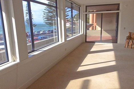 Photo of property in 222 Oriental Parade, Oriental Bay, Wellington, 6011