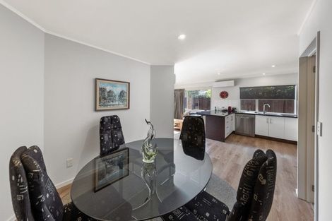 Photo of property in 2/25 Keswick Close, Northpark, Auckland, 2013